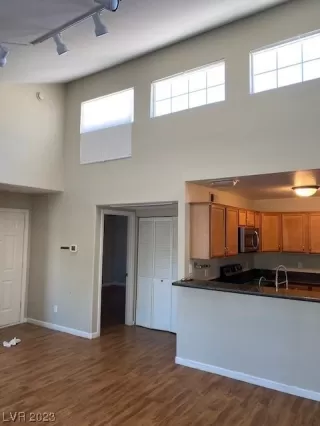 Photo #5: 2500330 Listing 