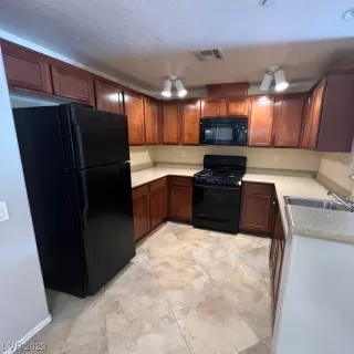 Photo #1: 2500347 Listing 