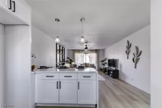 Photo #1: 2500367 Listing