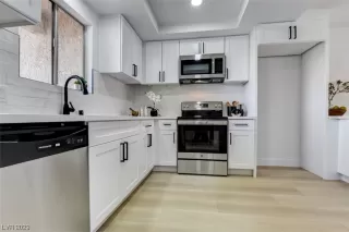 Photo #2: 2500367 Listing