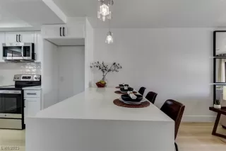 Photo #3: 2500367 Listing