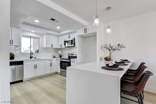 Photo #4: 2500367 Listing