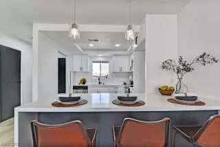 Photo #5: 2500367 Listing