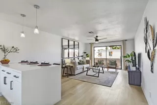 Photo #6: 2500367 Listing