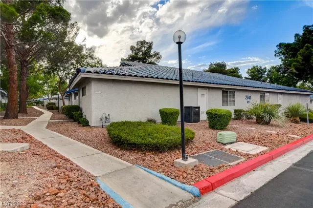 MLS: 2500374 Condo For Sale