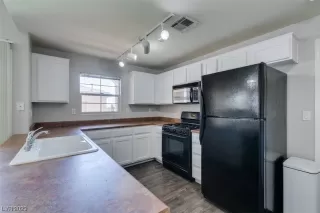 Photo #5: 2500380 Listing