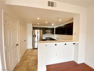 Photo #6: 2500398 Listing 