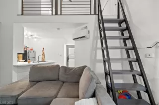 Photo #5: 2500404 Listing