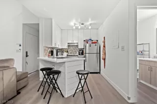 Photo #6: 2500404 Listing