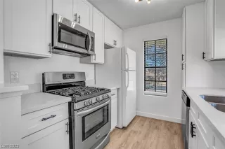 Photo #1: 2500411 Listing