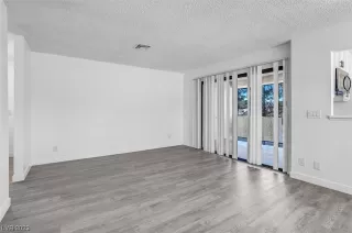 Photo #3: 2500411 Listing