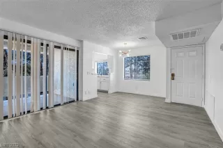 Photo #6: 2500411 Listing