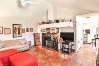 Photo #4: 2500437 Listing