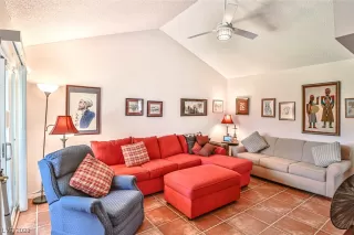 Photo #5: 2500437 Listing