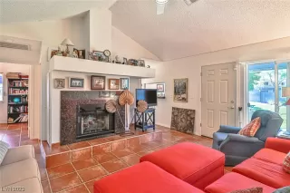 Photo #6: 2500437 Listing