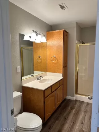 Photo #5: 2500458 Listing