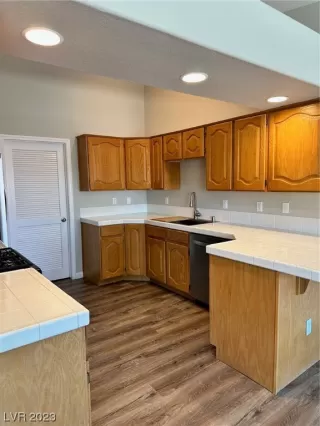 Photo #6: 2500458 Listing