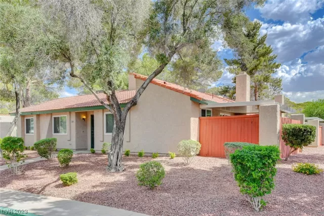 MLS: 2500465 Condo For Sale