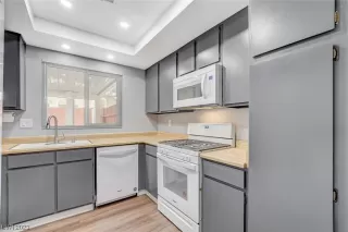 Photo #1: 2500465 Listing 