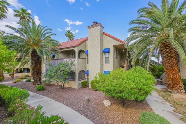 MLS: 2500476 Condo For Sale