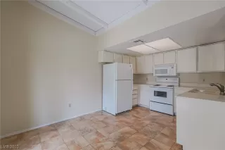 Photo #4: 2500476 Listing