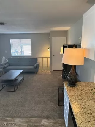 Photo #4: 2500604 Listing 