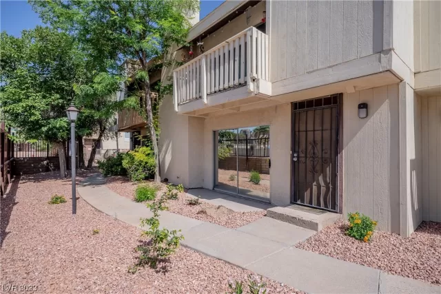 MLS: 2500628 Condo For Sale