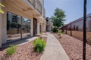 Photo #2: 2500628 Listing