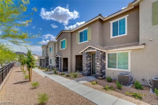 MLS: 2500634 Condo For Sale