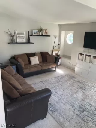 Photo #1: 2500638 Listing 