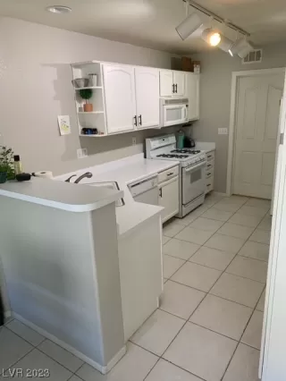 Photo #6: 2500638 Listing 