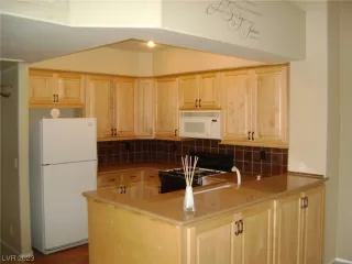 Photo #5: 2500665 Listing 