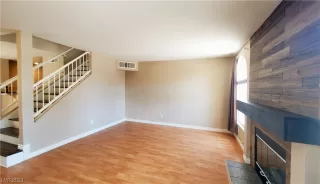 Photo #5: 2500666 Listing