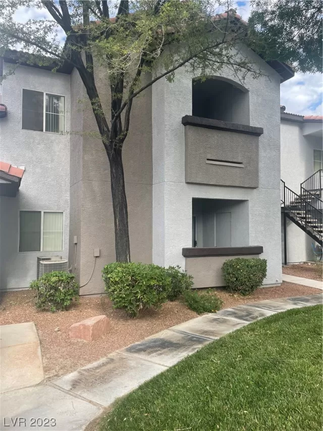 MLS: 2500677 Condo For Sale