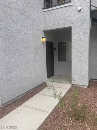 Photo #1: 2500677 Listing 