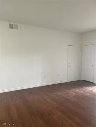 Photo #5: 2500677 Listing 