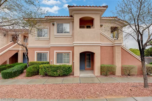 MLS: 2500681 Condo For Sale