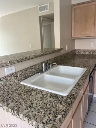 Photo #2: 2500698 Listing