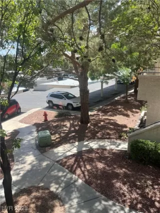 Photo #4: 2500698 Listing