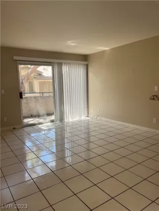 Photo #5: 2500698 Listing