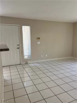 Photo #6: 2500698 Listing