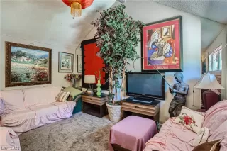 Photo #4: 2500710 Listing