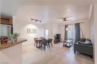 Photo #2: 2500758 Listing 