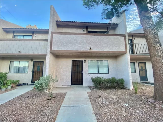 MLS: 2500776 Condo For Sale