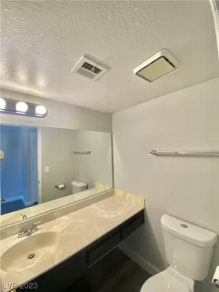 Photo #5: 2500776 Listing 