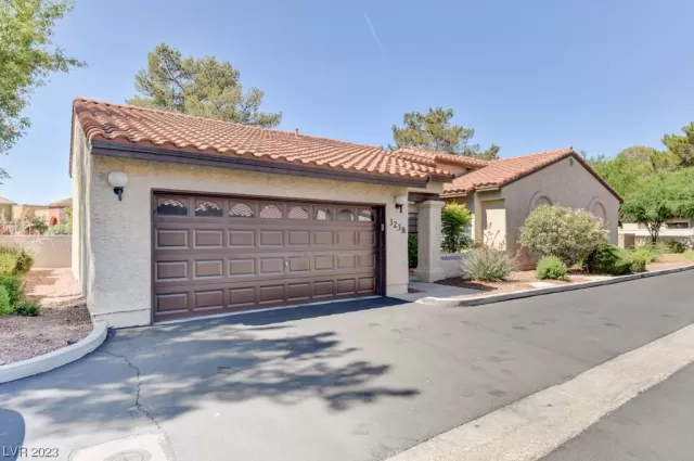 MLS: 2500782 Condo For Sale