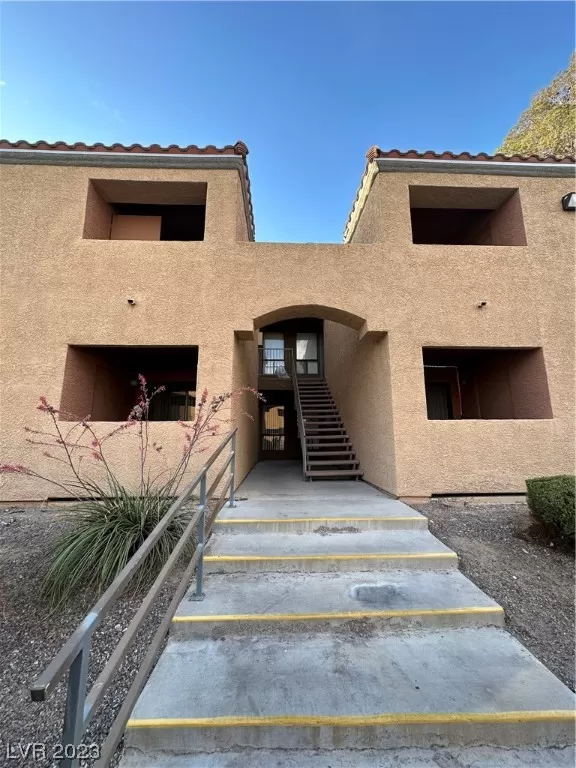 MLS: 2500796 Condo For Sale
