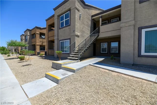 MLS: 2500836 Condo For Sale