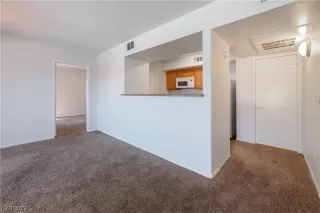 Photo #4: 2500836 Listing