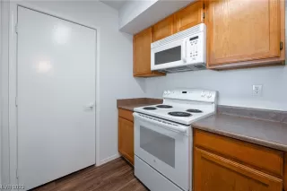 Photo #6: 2500836 Listing